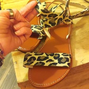 CUTEEEEE!! LEOPARD PRINT STRAPPY SANDALS!! SIZE 8